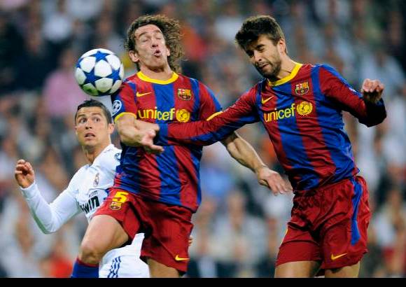 Reuters - 75.000 espectadores llenaron el estadio Santiago Bernab&#233;u. Ida semifinal Liga de Campeones. Cerca de 3.000 hinchas del FC Barcelona animaron a su equipo.