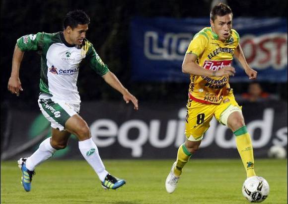 Colprensa - A Equidad lo salvó la campana. El equipo capitalino empató en el último minuto con un impecable tiro libre de Javier Araujo. Al final con un 1-1 se cerró el encuentro.