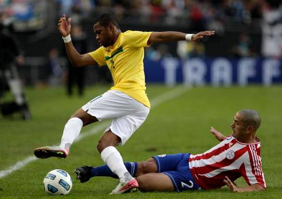 AP - La selecci&#243;n de f&#250;tbol de Paraguay venci&#243; 2-0 a Brasil en definici&#243;n por penales.