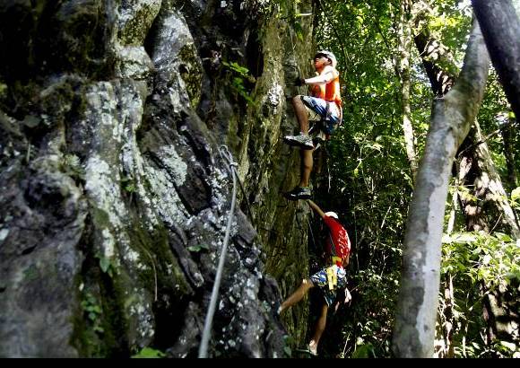 Foto Julio C&#233;sar Herrera - La aventura prima en la Reserva Natural Ca&#241;&#243;n del R&#237;o Claro.