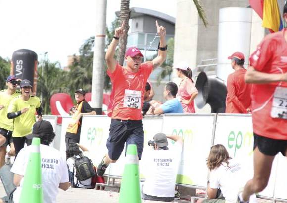 Esteban Jaramillo y Sebastián Salazar - Más de 10 mil competidores se dieron cita en esta histórica cita deportiva que se corría en las modalidades de 5, 10, 21 y 42 kilómetros.