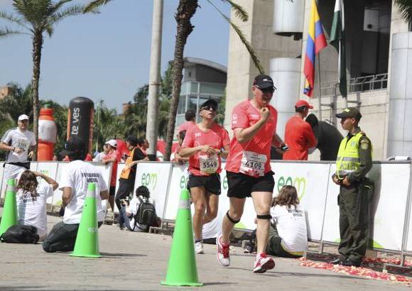 Esteban Jaramillo y Sebastián Salazar - Más de 10 mil competidores se dieron cita en esta histórica cita deportiva que se corría en las modalidades de 5, 10, 21 y 42 kilómetros.
