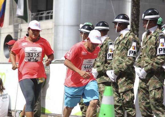 Esteban Jaramillo y Sebastián Salazar - Más de 10 mil competidores se dieron cita en esta histórica cita deportiva que se corría en las modalidades de 5, 10, 21 y 42 kilómetros.