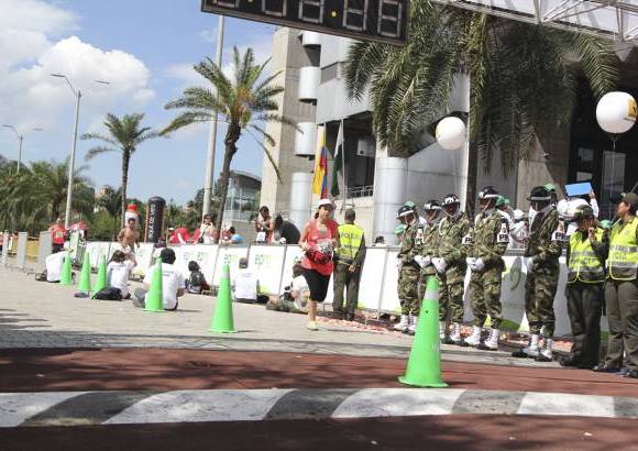 Esteban Jaramillo y Sebastián Salazar - Más de 10 mil competidores se dieron cita en esta histórica cita deportiva que se corría en las modalidades de 5, 10, 21 y 42 kilómetros.