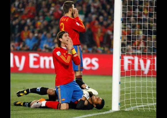 Reuters - Las dudas del mal estreno se disiparon con carácter. El triunfo era obligado. Los goles necesarios para jugarse la vida con Chile en el último partido de la fase de grupos.