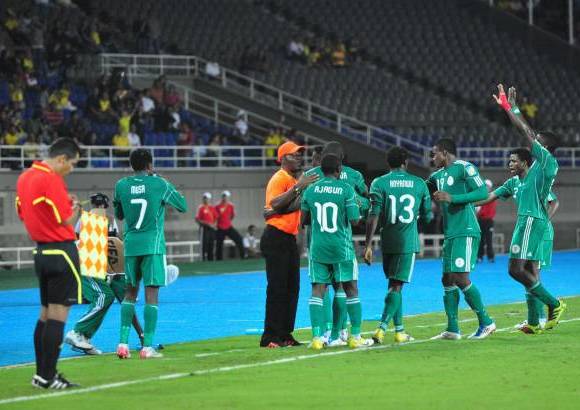 Colprensa - Con goles de Ahmed Musa y Olarenwaju Kayode, Nigeria derrot&#243; este s&#225;bado 2-0 a Arabia Saudita y se asegur&#243; el primer lugar del Grupo D. Ambas selecciones avanzaron a octavos de final.