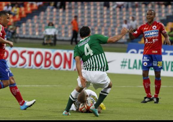 HENRY AGUDELO - El juego no se disput&#243; a puerta cerrada, pero s&#237; con poco p&#250;blico debido a que muchos no acataron la sanci&#243;n de no ir con la camiseta del equipo y tuvieron que devolverse en la entrada.