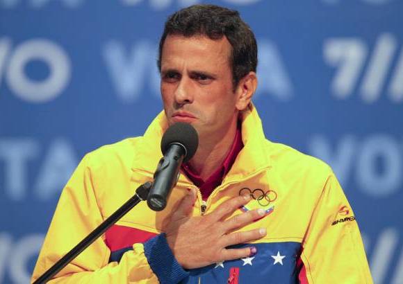 Reuters - Con gallardía Henrique Capriles asumió su derrota y le pidió a Chávez asumir y entender que casi la mitad del país no está de acuerdo con su gestión.
