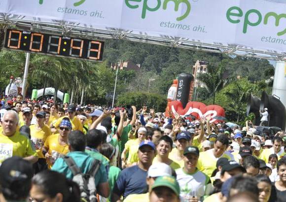 Esteban Jaramillo y Sebastián Salazar - Más de 10 mil competidores se dieron cita en esta histórica cita deportiva que se corría en las modalidades de 5, 10, 21 y 42 kilómetros