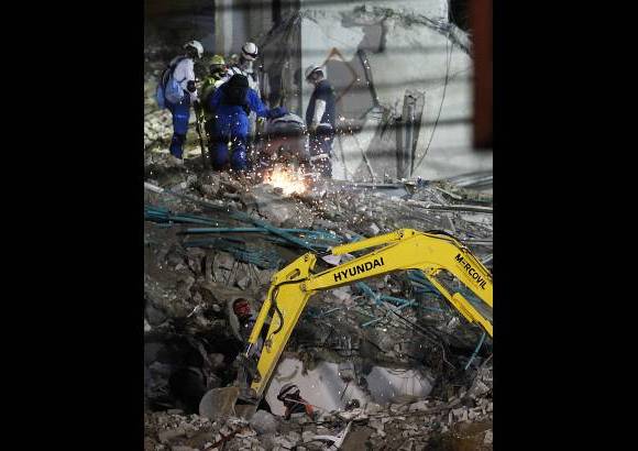 Julio C&#233;sar Herrera - Equipos de rescate trabajan con intensidad y rapidez para encontrar a seis personas que contin&#250;an desaparecidas.
