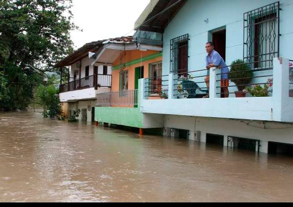 Juan Antonio S&#225;nchez, enviado especial Bolombolo - El viernes y el s&#225;bado anterior las inundaciones ya hab&#237;an obligado a varias familias a desalojar sus viviendas.