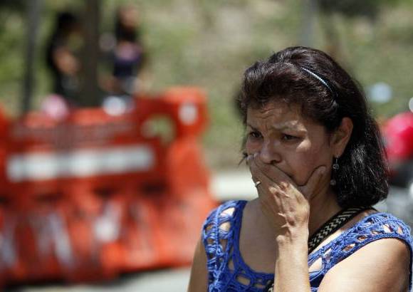 FOTOS MANUEL SALDARRIAGA - Los habitantes de los apartamentos del conjunto residencial Colores de Calasania de Medell&#237;n terminaron de evacuar la propiedad.