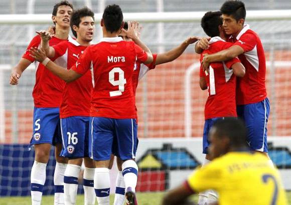 REUTERS - Chile marc&#243; el &#250;nico gol del partido por intermedio de Nicol&#225;s Castillo, luego de que el juez central decretara una falta en el &#225;rea.