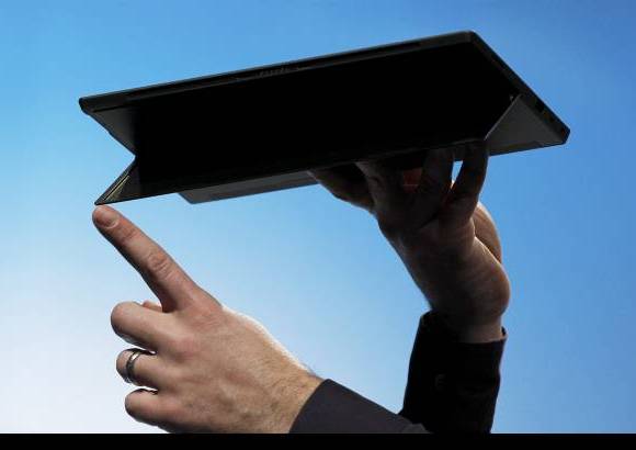 Reuters - La nueva tableta además de su función táctil se le podrá adaptar teclado y ratón como un ordenador tradicional.