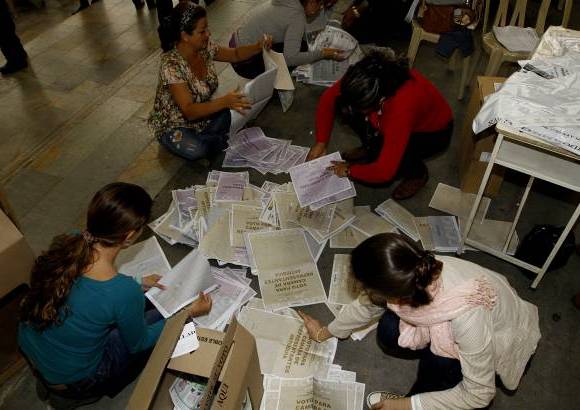 Donaldo Zuluaga - En el Palacio de Exposiciones, las mujeres ejercieron su derecho al voto en las diferentes mesas que estuvieron dispuestas para las elecciones al Senado, C&#225;mara y Parlamento Andino.