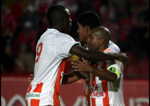 COLPRENSA - N&#233;ider, de tiro penal, adelant&#243; a los naranjas en el resultado parcial.