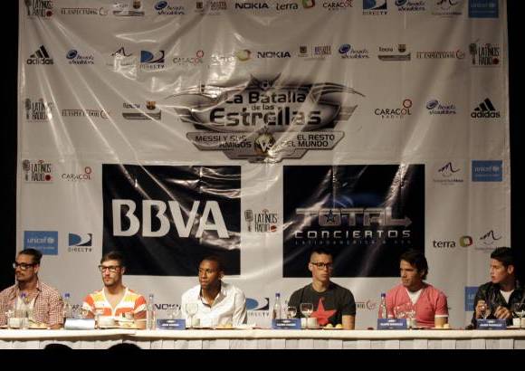 Colprensa - En la rueda de prensa de la presentaci&#243;n del compromiso estuvieron los colombianos James Rodr&#237;guez y John Vi&#225;fara, entre otras estrellas invitadas.