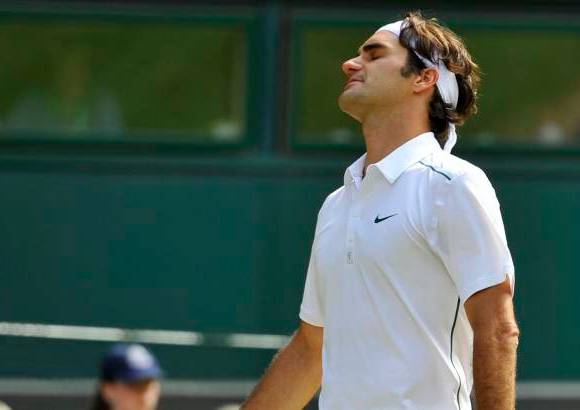 Reuters - Frente a la debacle de Federer, el n&#250;mero uno del mundo, el espa&#241;ol Rafael Nadal, continu&#243; demostrando su capacidad para superar las adversidades.