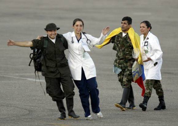 Raúl Palacios, enviado especial Colprensa - Visiblemente emocionados lucían los uniformados, algo pensado tras más de 10 años de estar alejado de su familia.