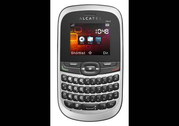 Cortes&#237;a - El m&#243;vil, que viene en colores rojo, fucsia y gris, trae radio FM, reproductor musical, navegaci&#243;n por internet y teclado Qwerty.