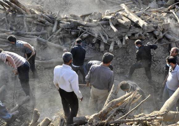 AP - Por lo menos tres países vecinos, Turquía, los Emiratos Árabes Unidos y Pakistán se han puesto en contacto con las autoridades iraníes para manifestarles su pésame y solidaridad y ofrecerles la ayuda humanitaria que esté en sus manos para hacer frente a la situación.