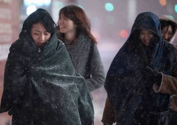 AP - Los gobernadores de Nueva York y Nueva Jersey declararon estado de emergencia por la gran tormenta de nieve que azota al noreste de Estados Unidos.