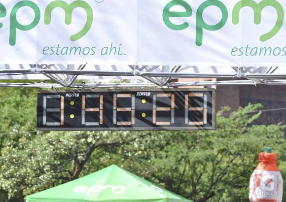 Esteban Jaramillo y Sebasti&#225;n Salazar - M&#225;s de 10 mil competidores se dieron cita en esta hist&#243;rica cita deportiva que se corr&#237;a en las modalidades de 5, 10, 21 y 42 kil&#243;metros.