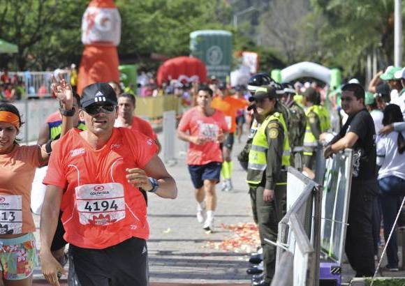 Esteban Jaramillo y Sebasti&#225;n Salazar - M&#225;s de 10 mil competidores se dieron cita en esta hist&#243;rica cita deportiva que se corr&#237;a en las modalidades de 5, 10, 21 y 42 kil&#243;metros.