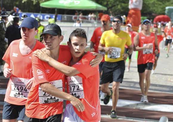 Esteban Jaramillo y Sebasti&#225;n Salazar - M&#225;s de 10 mil competidores se dieron cita en esta hist&#243;rica cita deportiva que se corr&#237;a en las modalidades de 5, 10, 21 y 42 kil&#243;metros.
