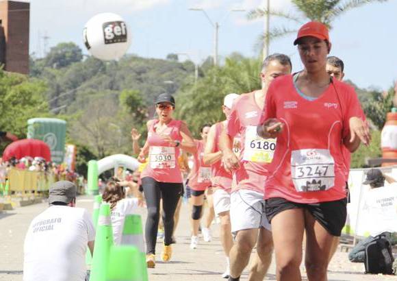 Esteban Jaramillo y Sebasti&#225;n Salazar - M&#225;s de 10 mil competidores se dieron cita en esta hist&#243;rica cita deportiva que se corr&#237;a en las modalidades de 5, 10, 21 y 42 kil&#243;metros.