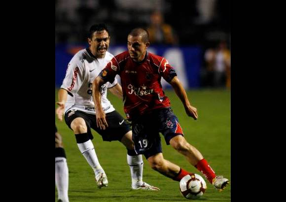 Reuters - Partido de la &#250;ltima jornada del Grupo 1 de la Copa Libertadores jugado en el estadio Pacaemb&#250;, de Sao Paulo, ante unos 30.000 espectadores.