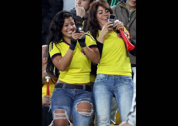 Colprensa - Fiesta en las tribunas de El Camp&#237;n durante el compromiso.