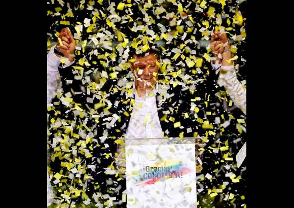 Reuters - El presidente electo de Colombia, Juan Manuel Santos, dijo que su triunfo en las urnas es también el de Álvaro Uribe, al que calificó como el mejor mandatario en dos siglos de historia republicana.