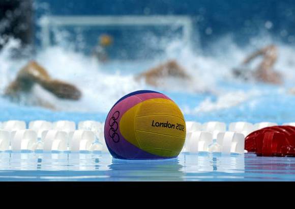 AP - Los implementos deportivos son en colores llamativos.