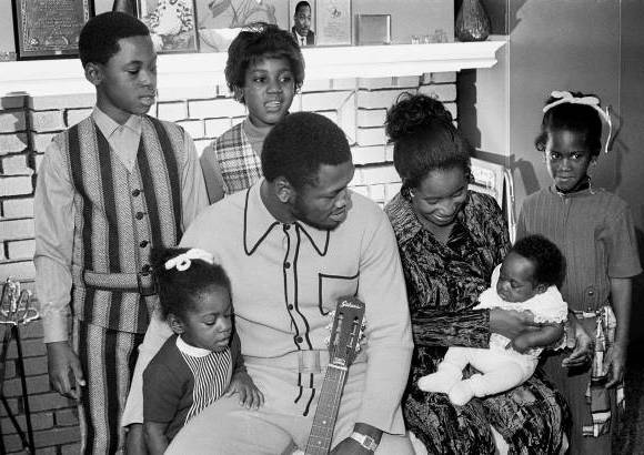 AP - Rodeado por su familia el 22 de noviembre de 1970.