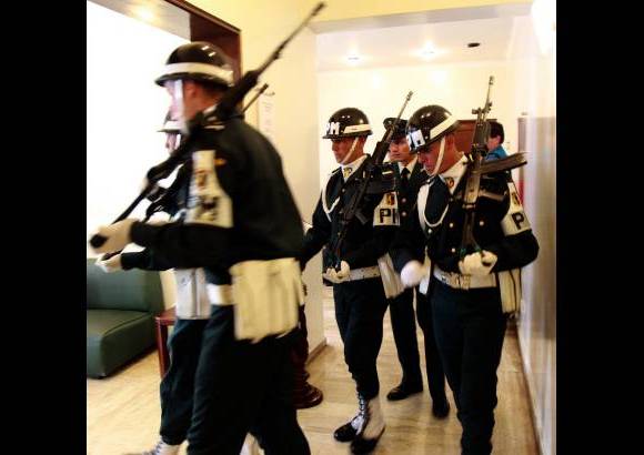 Colprensa-Ra&#250;l Palacios - El sepelio del soldado William Dom&#237;nguez se realiza este lunes 5 de septiembre en Bogot&#225;.