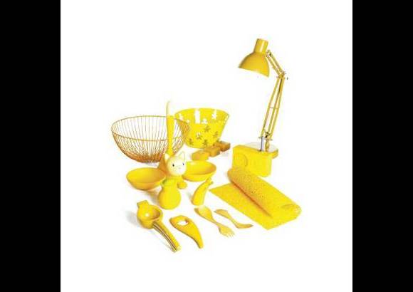 Amarillo - El color del Sol es ideal para crear espacios alegres y vibrantes, optimistas y estimula la actividad mental.