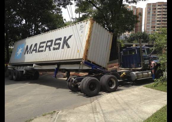 Foto John G&#243;mez - Una tractomula que se desplazaba por el sector de Otraparte, en Envigado, caus&#243; este viernes tremenda congesti&#243;n.
