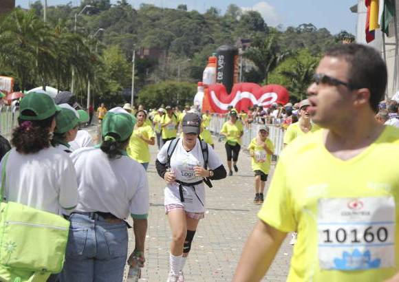 Esteban Jaramillo y Sebastián Salazar - Más de 10 mil competidores se dieron cita en esta histórica cita deportiva que se corría en las modalidades de 5, 10, 21 y 42 kilómetros.