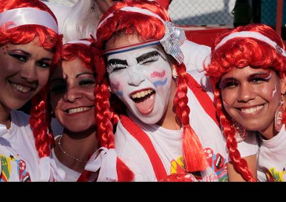Reuters - Desde Asunci&#243;n, los hinchas de la albirroja siguieron el compromiso.