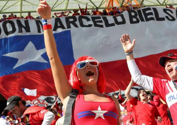 Reuters - La marea roja celebró el triunfo de su selección.