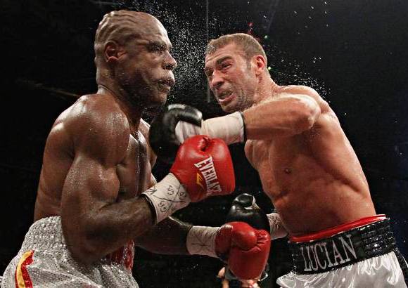Reuters - El campeón de boxeo súpermediano Lucian Bute de Rumania le dio un duro golpe a Glen Johnson de Jamaica.