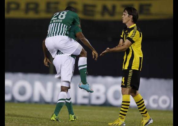 Reuters - El verde le sigue sumando partidos al récord histórico de triunfos consecutivos como visitante. Ahora son nueve.