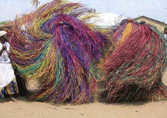 AP - Desfile durante el festival anual de Badagry en Lagos, Nigeria.