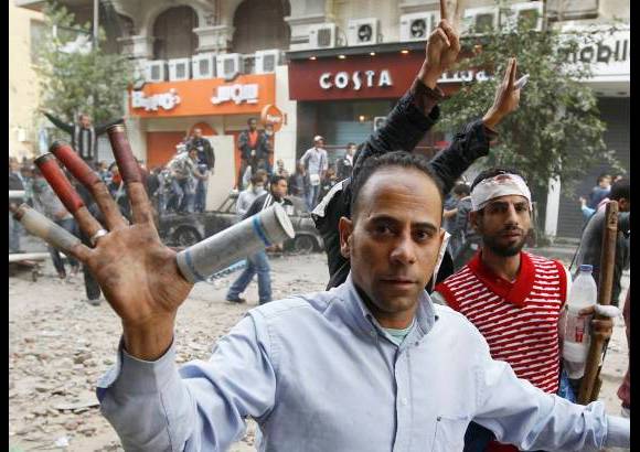 Reuters - En la plaza, se han levantado nuevas tiendas, despu&#233;s de que el pasado domingo las fuerzas del orden irrumpieran en la zona para quemar las que hab&#237;a.
