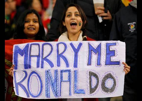 Reuters - Las locuras de los hinchas por algunos jugadores.