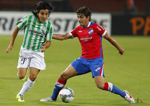 FOTO JAIME P&#201;REZ - La expulsi&#243;n de Alejandro Bernal, a los 23 segundos, ech&#243; por la borda la estrategia del t&#233;cnico Juan Carlos Osorio.
