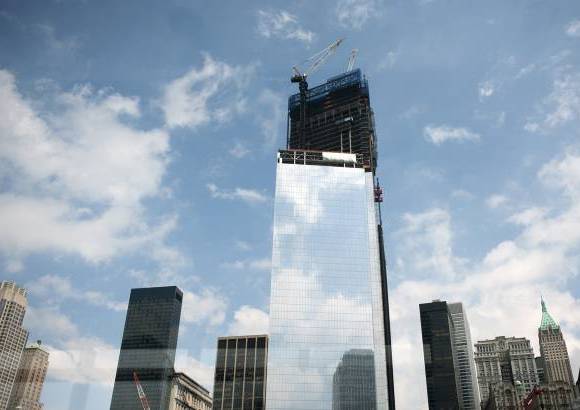 Reuters - Silverstein, quien est&#225; encargado de la construcci&#243;n de las torres 2, 3 y 4, mientras que la 1 corre a cargo de la Autoridad Portuaria de Nueva York y Nueva Jersey, afirm&#243; que cuando el edificio abra sus puertas &quot;no lo har&#225; solamente para sus inquilinos, sino para todos los neoyorquinos&quot;.