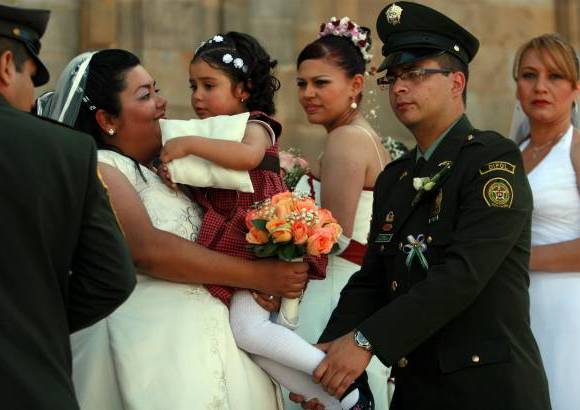 Colprensa-Germ&#225;n Enciso - Muchas de las parejas llevaban a&#241;os en convivencia o ten&#237;an ya hijos. Hoy sellaron su amor.
