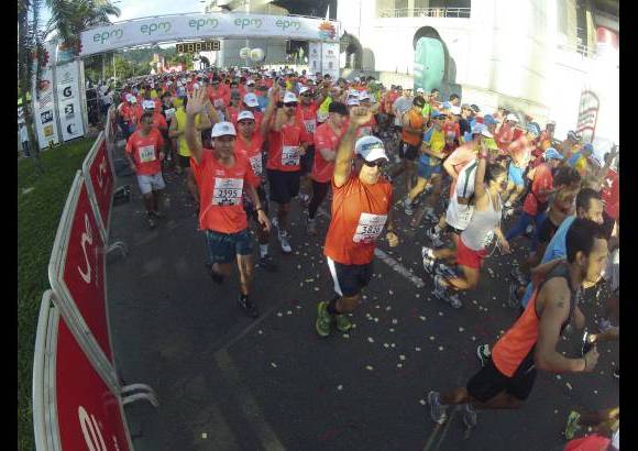 Esteban Jaramillo y Sebastián Salazar - Más de 10 mil competidores se dieron cita en esta histórica cita deportiva que se corría en las modalidades de 5, 10, 21 y 42 kilómetros.